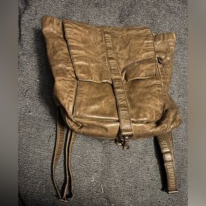 Olive leather traveler backpack 🎒